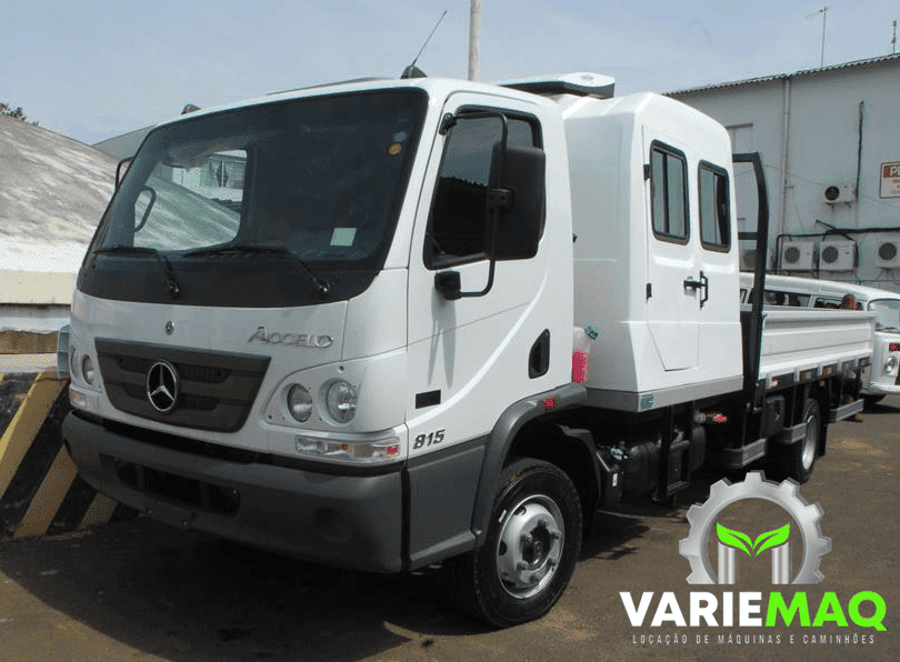 Caminhão ¾ carroceria com cabine suplementar