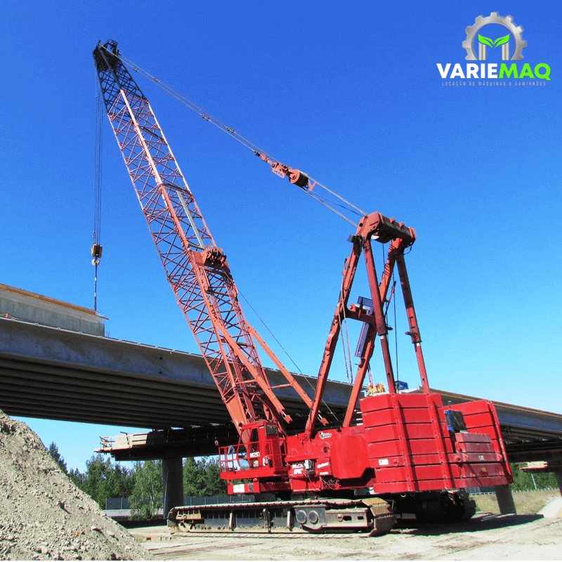 Guindaste Treliçado sobre Esteiras